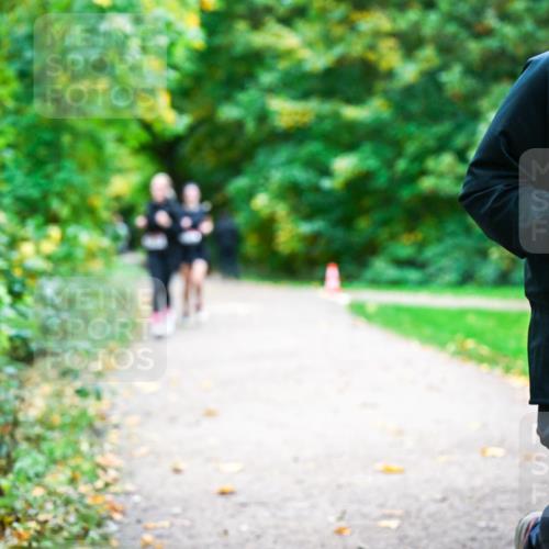12.10.2025 - Bramfelder Halbmarathon 2025 Dr. Thomas Lammeyer http://msf.ph/oto/9350238 12.10.2025 10:33:21 Laufen 34, 219 meine-sportfotos.de