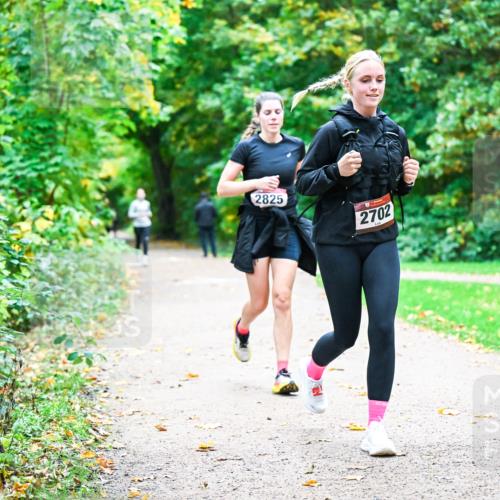 12.10.2025 - Bramfelder Halbmarathon 2025 Dr. Thomas Lammeyer http://msf.ph/oto/9350260 12.10.2025 10:33:25 Laufen 2825, 2702 meine-sportfotos.de