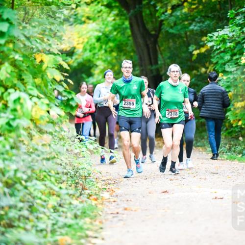 12.10.2025 - Bramfelder Halbmarathon 2025 Dr. Thomas Lammeyer http://msf.ph/oto/9350308 12.10.2025 10:33:45 Laufen 2355, 2318 meine-sportfotos.de