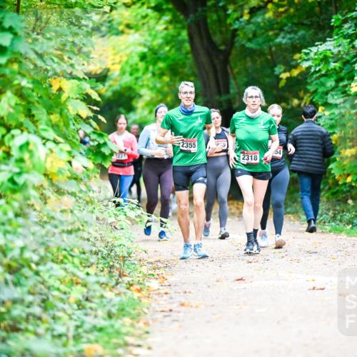 12.10.2025 - Bramfelder Halbmarathon 2025 Dr. Thomas Lammeyer http://msf.ph/oto/9350309 12.10.2025 10:33:45 Laufen 2355, 09, 54, 2318 meine-sportfotos.de