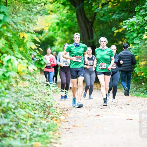 12.10.2025 - Bramfelder Halbmarathon 2025 Dr. Thomas Lammeyer http://msf.ph/oto/9350310 12.10.2025 10:33:45 Laufen 355, 2859, 272, 2318, 254 meine-sportfotos.de