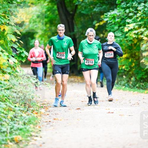 12.10.2025 - Bramfelder Halbmarathon 2025 Dr. Thomas Lammeyer http://msf.ph/oto/9350319 12.10.2025 10:33:47 Laufen 2355, 2254, 2318 meine-sportfotos.de