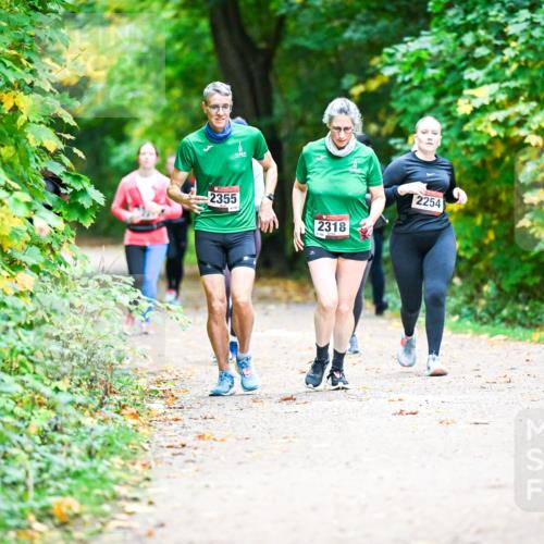 12.10.2025 - Bramfelder Halbmarathon 2025 Dr. Thomas Lammeyer http://msf.ph/oto/9350322 12.10.2025 10:33:47 Laufen 2355, 2318, 2254 meine-sportfotos.de