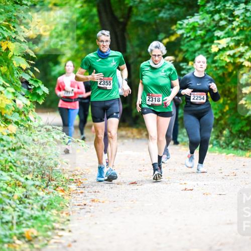 12.10.2025 - Bramfelder Halbmarathon 2025 Dr. Thomas Lammeyer http://msf.ph/oto/9350323 12.10.2025 10:33:47 Laufen 2355, 2254, 2318 meine-sportfotos.de