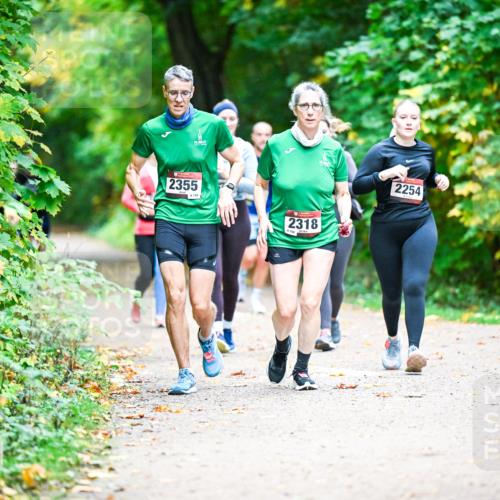 12.10.2025 - Bramfelder Halbmarathon 2025 Dr. Thomas Lammeyer http://msf.ph/oto/9350333 12.10.2025 10:33:49 Laufen 2355, 159, 2318, 2254 meine-sportfotos.de