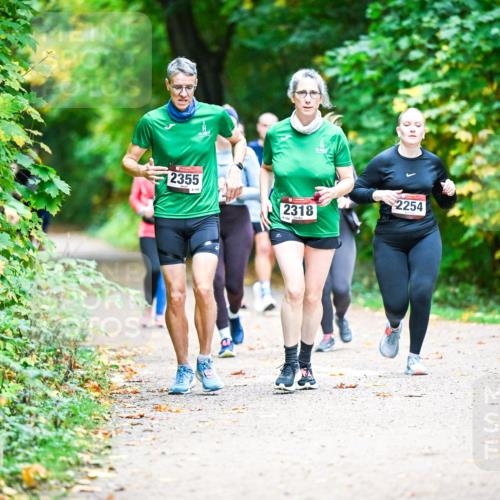 12.10.2025 - Bramfelder Halbmarathon 2025 Dr. Thomas Lammeyer http://msf.ph/oto/9350334 12.10.2025 10:33:49 Laufen 2355, 2318, 160, 2254 meine-sportfotos.de