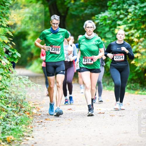12.10.2025 - Bramfelder Halbmarathon 2025 Dr. Thomas Lammeyer http://msf.ph/oto/9350335 12.10.2025 10:33:49 Laufen 2355, 159, 72, 2254, 2318 meine-sportfotos.de