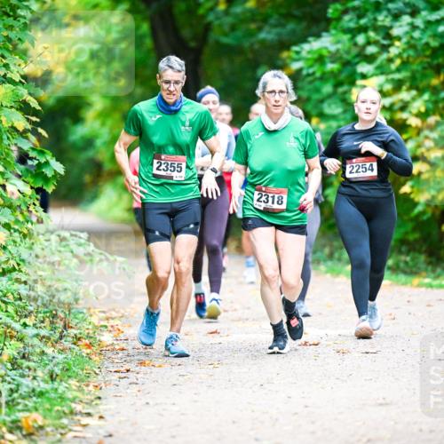 12.10.2025 - Bramfelder Halbmarathon 2025 Dr. Thomas Lammeyer http://msf.ph/oto/9350336 12.10.2025 10:33:49 Laufen 2355, 2318, 2254 meine-sportfotos.de