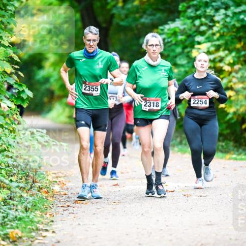 12.10.2025 - Bramfelder Halbmarathon 2025 Dr. Thomas Lammeyer http://msf.ph/oto/9350337 12.10.2025 10:33:49 Laufen 2355, 159, 572, 2318, 160, 2254 meine-sportfotos.de