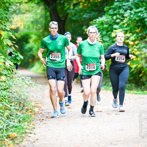 12.10.2025 - Bramfelder Halbmarathon 2025 Dr. Thomas Lammeyer http://msf.ph/oto/9350339 12.10.2025 10:33:50 Laufen 2355, 2318, 2254 meine-sportfotos.de