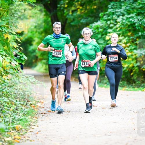 12.10.2025 - Bramfelder Halbmarathon 2025 Dr. Thomas Lammeyer http://msf.ph/oto/9350341 12.10.2025 10:33:50 Laufen 2355, 2318, 2254 meine-sportfotos.de