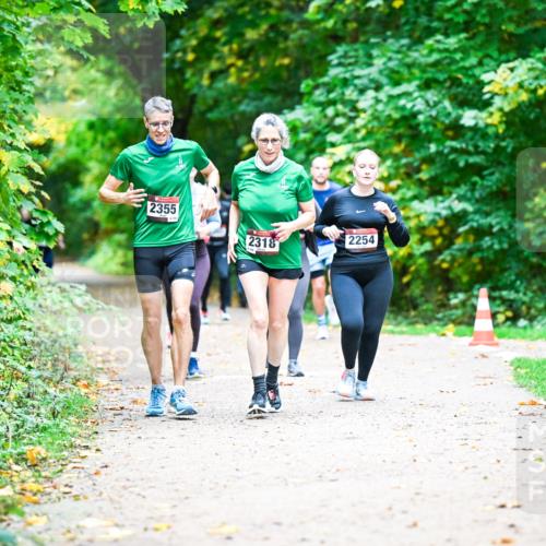 12.10.2025 - Bramfelder Halbmarathon 2025 Dr. Thomas Lammeyer http://msf.ph/oto/9350346 12.10.2025 10:33:51 Laufen 2355, 2318, 2254 meine-sportfotos.de
