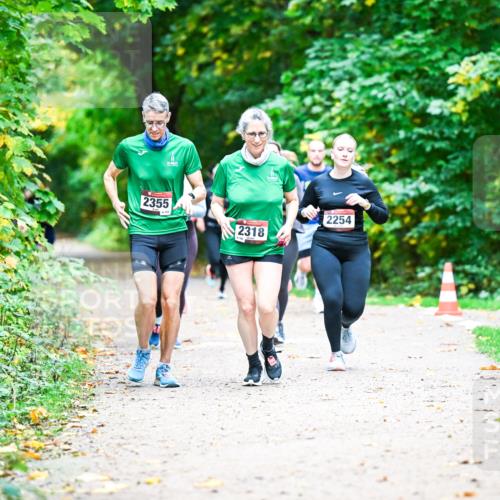 12.10.2025 - Bramfelder Halbmarathon 2025 Dr. Thomas Lammeyer http://msf.ph/oto/9350347 12.10.2025 10:33:51 Laufen 2355, 2318, 2254 meine-sportfotos.de