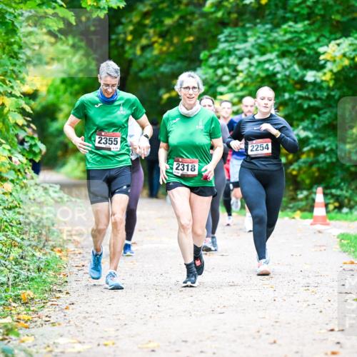 12.10.2025 - Bramfelder Halbmarathon 2025 Dr. Thomas Lammeyer http://msf.ph/oto/9350352 12.10.2025 10:33:51 Laufen 2355, 159, 2318, 2254 meine-sportfotos.de