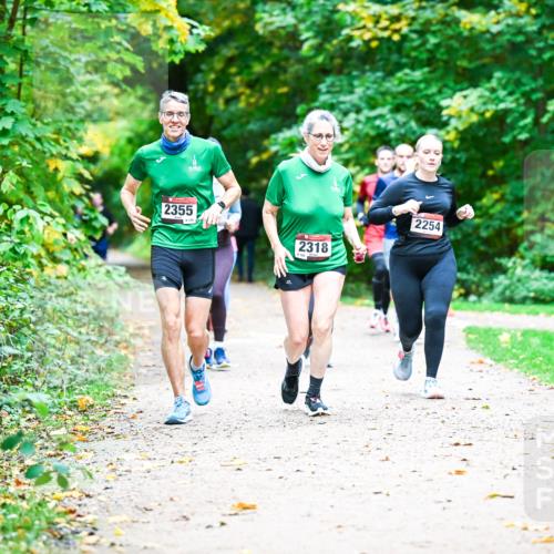 12.10.2025 - Bramfelder Halbmarathon 2025 Dr. Thomas Lammeyer http://msf.ph/oto/9350356 12.10.2025 10:33:53 Laufen 2355, 158, 2318, 2254 meine-sportfotos.de