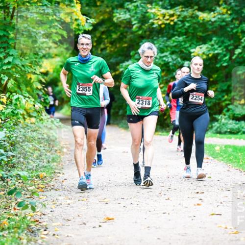 12.10.2025 - Bramfelder Halbmarathon 2025 Dr. Thomas Lammeyer http://msf.ph/oto/9350360 12.10.2025 10:33:53 Laufen 2355, 159, 2318, 2254 meine-sportfotos.de