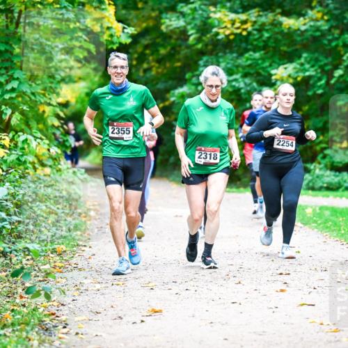 12.10.2025 - Bramfelder Halbmarathon 2025 Dr. Thomas Lammeyer http://msf.ph/oto/9350361 12.10.2025 10:33:53 Laufen 2355, 159, 2318, 2254 meine-sportfotos.de