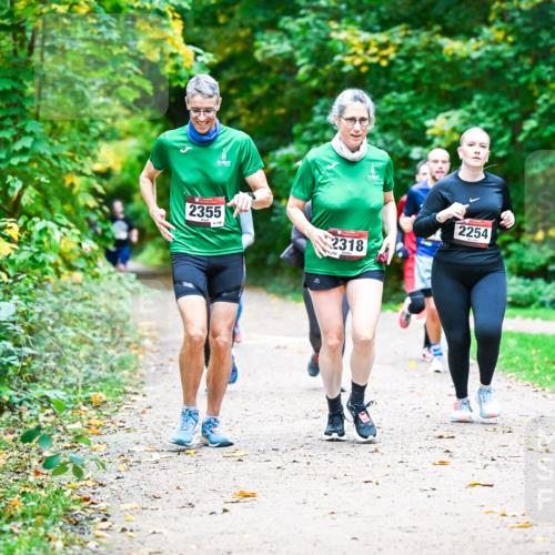 12.10.2025 - Bramfelder Halbmarathon 2025 Dr. Thomas Lammeyer http://msf.ph/oto/9350365 12.10.2025 10:33:54 Laufen 2355, 159, 2318, 2254 meine-sportfotos.de