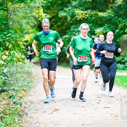 12.10.2025 - Bramfelder Halbmarathon 2025 Dr. Thomas Lammeyer http://msf.ph/oto/9350367 12.10.2025 10:33:54 Laufen 2355, 150, 2318, 2254 meine-sportfotos.de