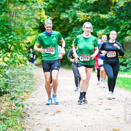 12.10.2025 - Bramfelder Halbmarathon 2025 Dr. Thomas Lammeyer http://msf.ph/oto/9350368 12.10.2025 10:33:54 Laufen 2355, 2254, 2318 meine-sportfotos.de