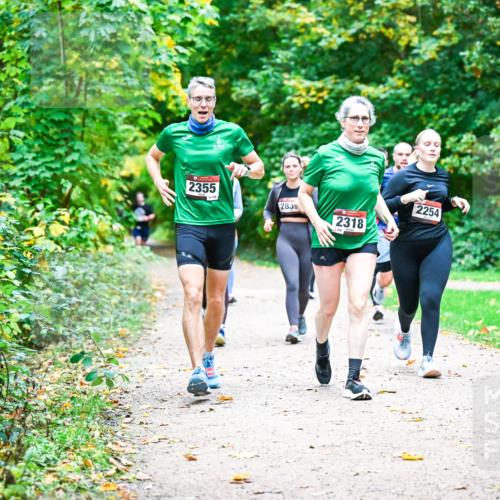 12.10.2025 - Bramfelder Halbmarathon 2025 Dr. Thomas Lammeyer http://msf.ph/oto/9350372 12.10.2025 10:33:55 Laufen 2355, 150, 2254, 283, 2318 meine-sportfotos.de