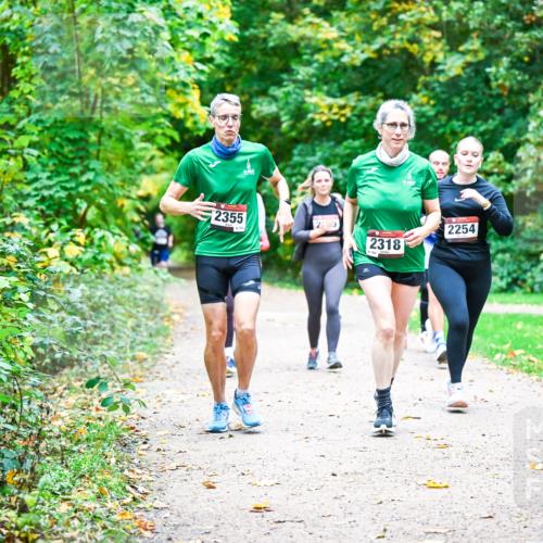 12.10.2025 - Bramfelder Halbmarathon 2025 Dr. Thomas Lammeyer http://msf.ph/oto/9350374 12.10.2025 10:33:55 Laufen 2355, 2254, 2318 meine-sportfotos.de