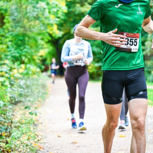 12.10.2025 - Bramfelder Halbmarathon 2025 Dr. Thomas Lammeyer http://msf.ph/oto/9350381 12.10.2025 10:33:58 Laufen 34, 355, 159 meine-sportfotos.de