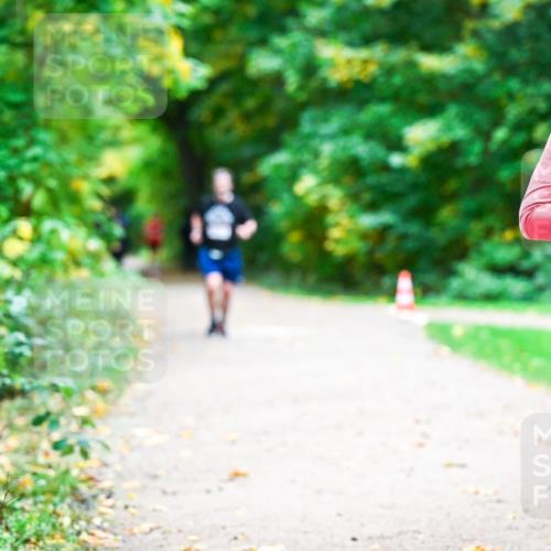 12.10.2025 - Bramfelder Halbmarathon 2025 Dr. Thomas Lammeyer http://msf.ph/oto/9350402 12.10.2025 10:34:02 Laufen 2221 meine-sportfotos.de