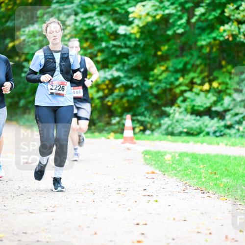 12.10.2025 - Bramfelder Halbmarathon 2025 Dr. Thomas Lammeyer http://msf.ph/oto/9350490 12.10.2025 10:34:22 Laufen 2226, 448 meine-sportfotos.de