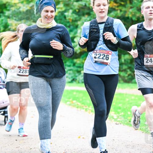 12.10.2025 - Bramfelder Halbmarathon 2025 Dr. Thomas Lammeyer http://msf.ph/oto/9350526 12.10.2025 10:34:27 Laufen 2281, 2226, 2448 meine-sportfotos.de