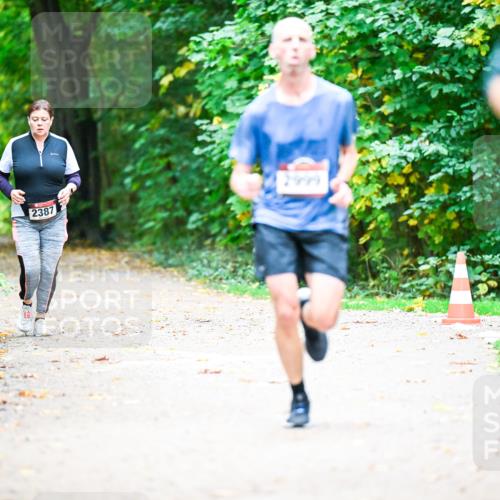 12.10.2025 - Bramfelder Halbmarathon 2025 Dr. Thomas Lammeyer http://msf.ph/oto/9350574 12.10.2025 10:34:46 Laufen 2999, 2387 meine-sportfotos.de