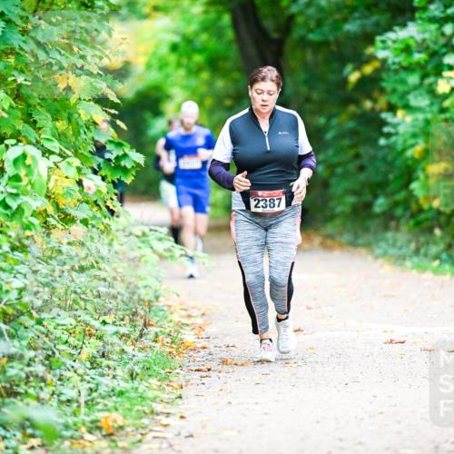 12.10.2025 - Bramfelder Halbmarathon 2025 Dr. Thomas Lammeyer http://msf.ph/oto/9350588 12.10.2025 10:34:50 Laufen 2387 meine-sportfotos.de