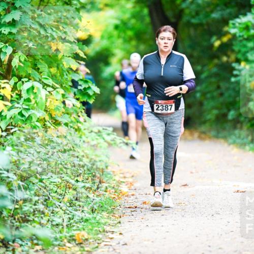 12.10.2025 - Bramfelder Halbmarathon 2025 Dr. Thomas Lammeyer http://msf.ph/oto/9350592 12.10.2025 10:34:50 Laufen 2387 meine-sportfotos.de