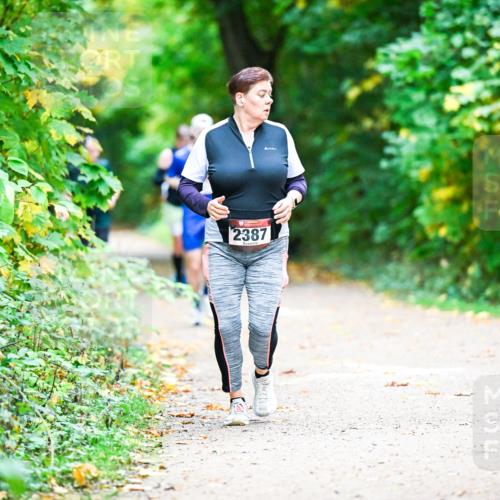 12.10.2025 - Bramfelder Halbmarathon 2025 Dr. Thomas Lammeyer http://msf.ph/oto/9350594 12.10.2025 10:34:50 Laufen 2387 meine-sportfotos.de
