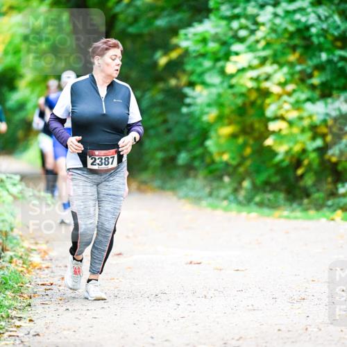 12.10.2025 - Bramfelder Halbmarathon 2025 Dr. Thomas Lammeyer http://msf.ph/oto/9350597 12.10.2025 10:34:51 Laufen 2387 meine-sportfotos.de