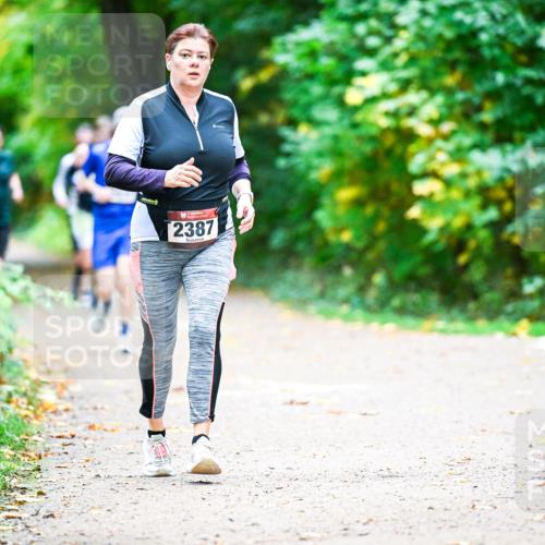 12.10.2025 - Bramfelder Halbmarathon 2025 Dr. Thomas Lammeyer http://msf.ph/oto/9350601 12.10.2025 10:34:51 Laufen 2387 meine-sportfotos.de
