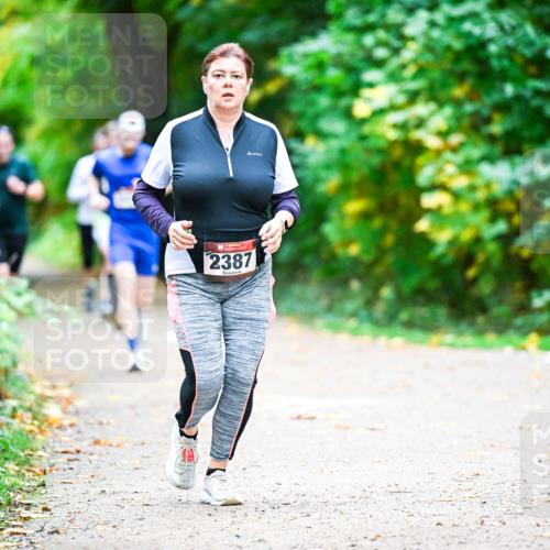 12.10.2025 - Bramfelder Halbmarathon 2025 Dr. Thomas Lammeyer http://msf.ph/oto/9350603 12.10.2025 10:34:52 Laufen 2387 meine-sportfotos.de