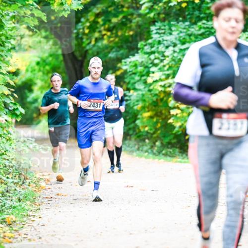 12.10.2025 - Bramfelder Halbmarathon 2025 Dr. Thomas Lammeyer http://msf.ph/oto/9350610 12.10.2025 10:34:55 Laufen 2431, 459 meine-sportfotos.de