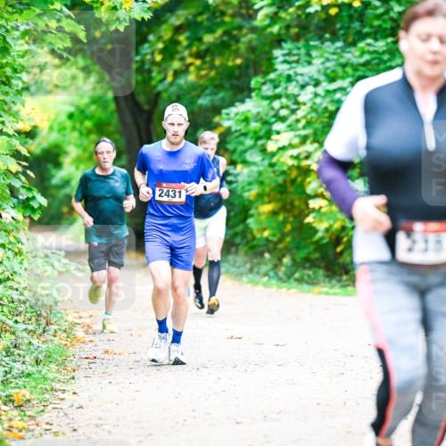 12.10.2025 - Bramfelder Halbmarathon 2025 Dr. Thomas Lammeyer http://msf.ph/oto/9350611 12.10.2025 10:34:55 Laufen 2431 meine-sportfotos.de