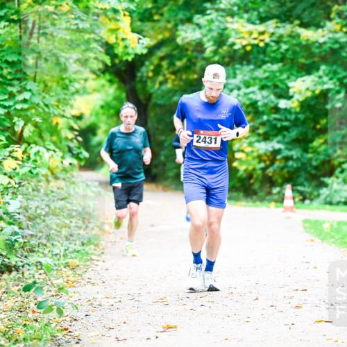 12.10.2025 - Bramfelder Halbmarathon 2025 Dr. Thomas Lammeyer http://msf.ph/oto/9350623 12.10.2025 10:34:57 Laufen 227, 2431 meine-sportfotos.de