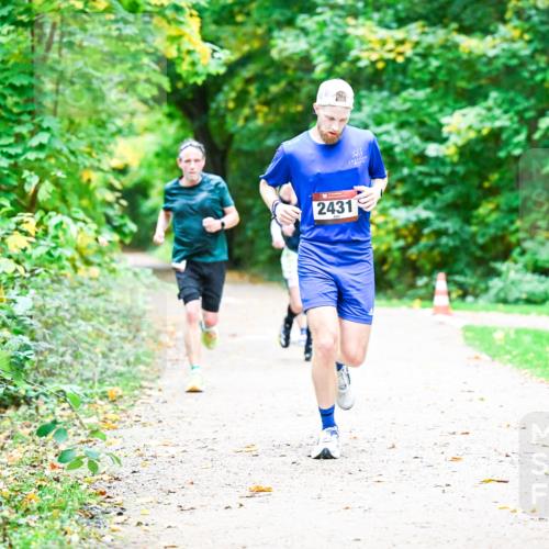 12.10.2025 - Bramfelder Halbmarathon 2025 Dr. Thomas Lammeyer http://msf.ph/oto/9350625 12.10.2025 10:34:57 Laufen 2431, 220 meine-sportfotos.de