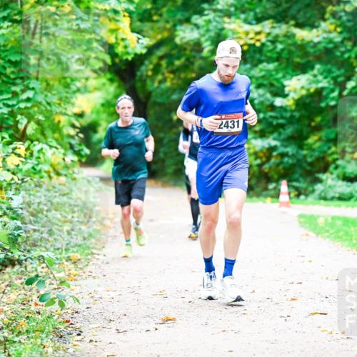 12.10.2025 - Bramfelder Halbmarathon 2025 Dr. Thomas Lammeyer http://msf.ph/oto/9350626 12.10.2025 10:34:57 Laufen 2431 meine-sportfotos.de