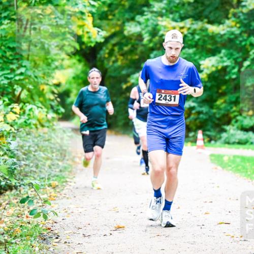 12.10.2025 - Bramfelder Halbmarathon 2025 Dr. Thomas Lammeyer http://msf.ph/oto/9350628 12.10.2025 10:34:57 Laufen 2431 meine-sportfotos.de