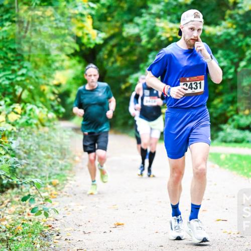 12.10.2025 - Bramfelder Halbmarathon 2025 Dr. Thomas Lammeyer http://msf.ph/oto/9350631 12.10.2025 10:34:58 Laufen 2403, 34, 3431 meine-sportfotos.de