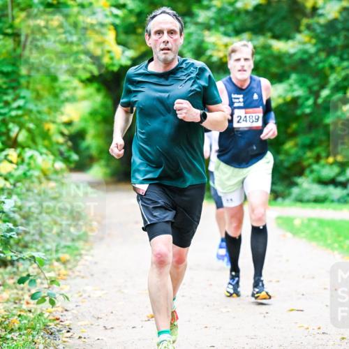 12.10.2025 - Bramfelder Halbmarathon 2025 Dr. Thomas Lammeyer http://msf.ph/oto/9350641 12.10.2025 10:35:00 Laufen 2489 meine-sportfotos.de