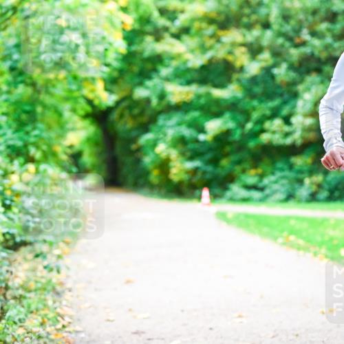 12.10.2025 - Bramfelder Halbmarathon 2025 Dr. Thomas Lammeyer http://msf.ph/oto/9350647 12.10.2025 10:35:03 Laufen 34, 2530 meine-sportfotos.de