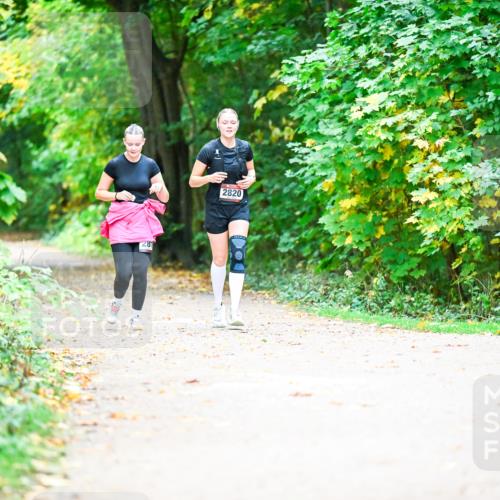 12.10.2025 - Bramfelder Halbmarathon 2025 Dr. Thomas Lammeyer http://msf.ph/oto/9350725 12.10.2025 10:35:30 Laufen 281, 2820 meine-sportfotos.de