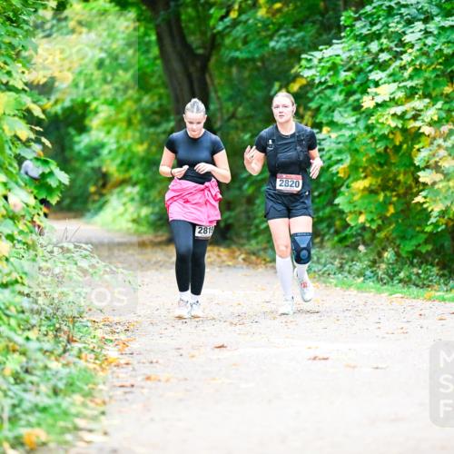 12.10.2025 - Bramfelder Halbmarathon 2025 Dr. Thomas Lammeyer http://msf.ph/oto/9350729 12.10.2025 10:35:32 Laufen 2820, 2819 meine-sportfotos.de