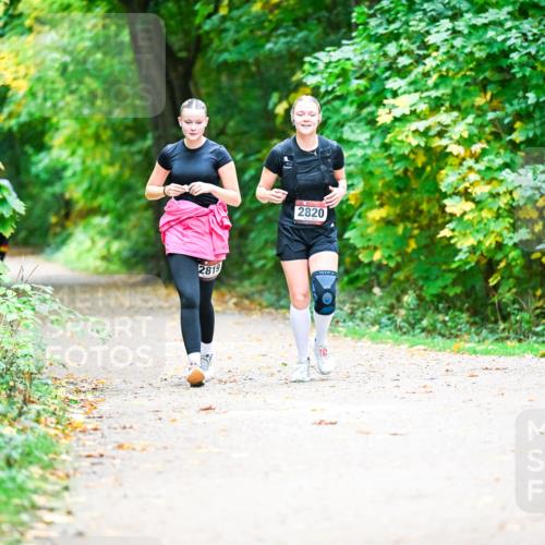 12.10.2025 - Bramfelder Halbmarathon 2025 Dr. Thomas Lammeyer http://msf.ph/oto/9350735 12.10.2025 10:35:33 Laufen 2819, 2820 meine-sportfotos.de