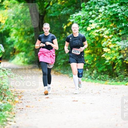 12.10.2025 - Bramfelder Halbmarathon 2025 Dr. Thomas Lammeyer http://msf.ph/oto/9350740 12.10.2025 10:35:34 Laufen 2819, 2820 meine-sportfotos.de